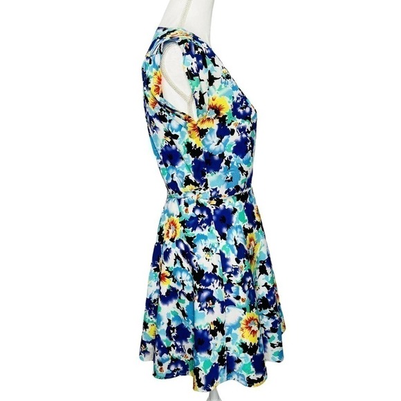 Yumi Kim Soho Mixer Wrap Dress Floral Print - Picture 3 of 12